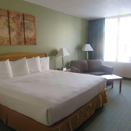 Baymont By Wyndham Fargo Hotel Exterior photo