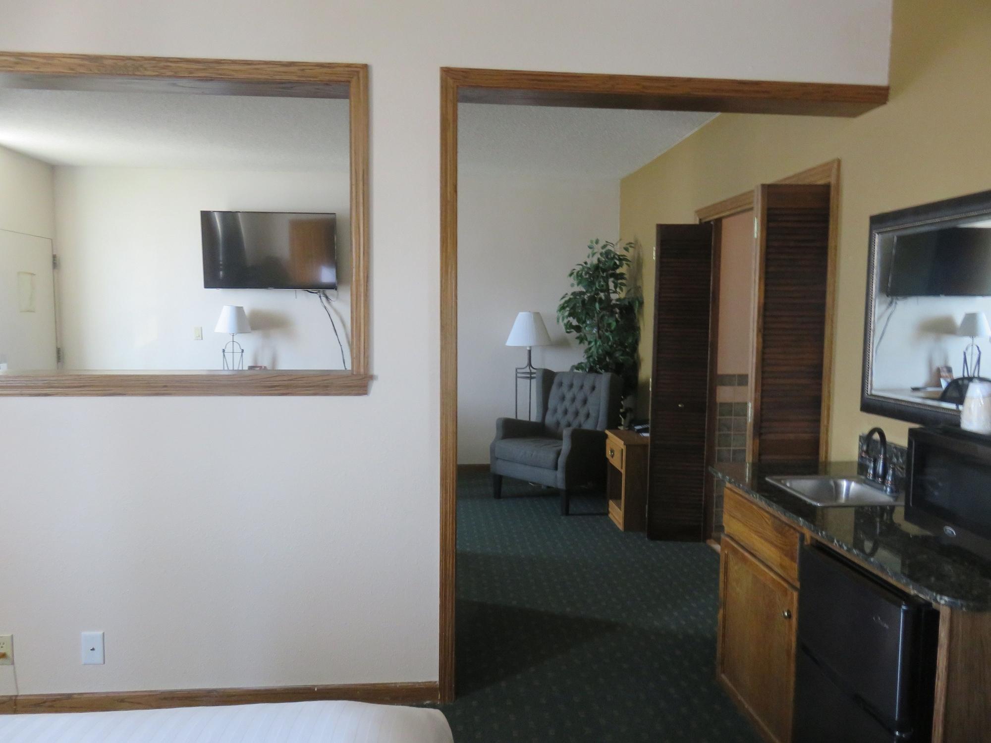 Baymont By Wyndham Fargo Hotel Exterior photo