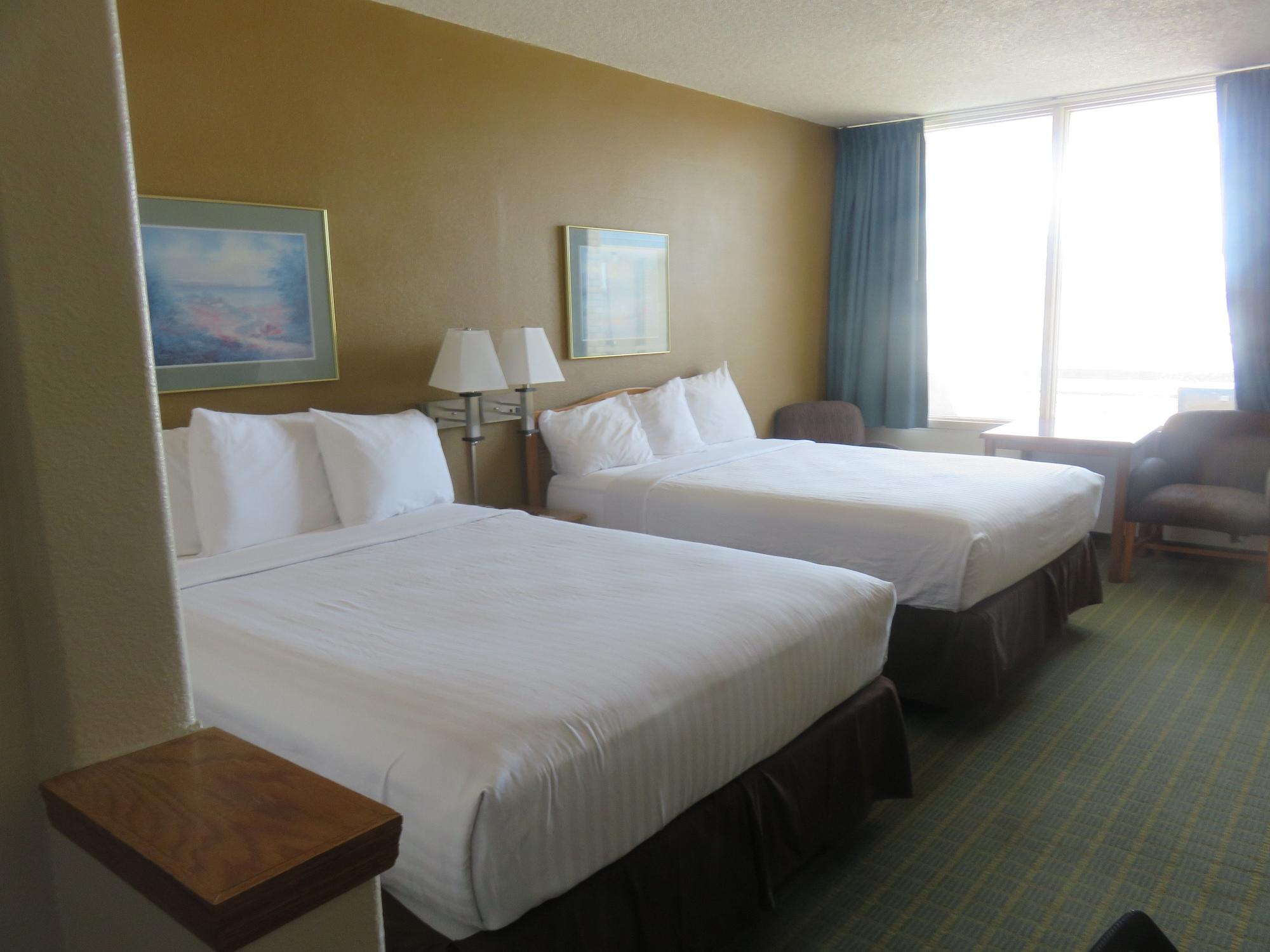 Baymont By Wyndham Fargo Hotel Exterior photo