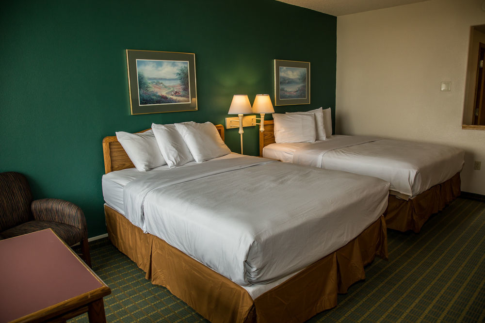 Baymont By Wyndham Fargo Hotel Exterior photo