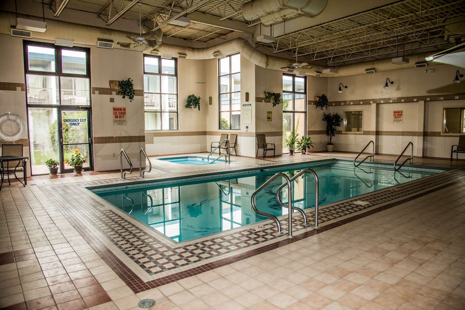 Baymont By Wyndham Fargo Hotel Exterior photo