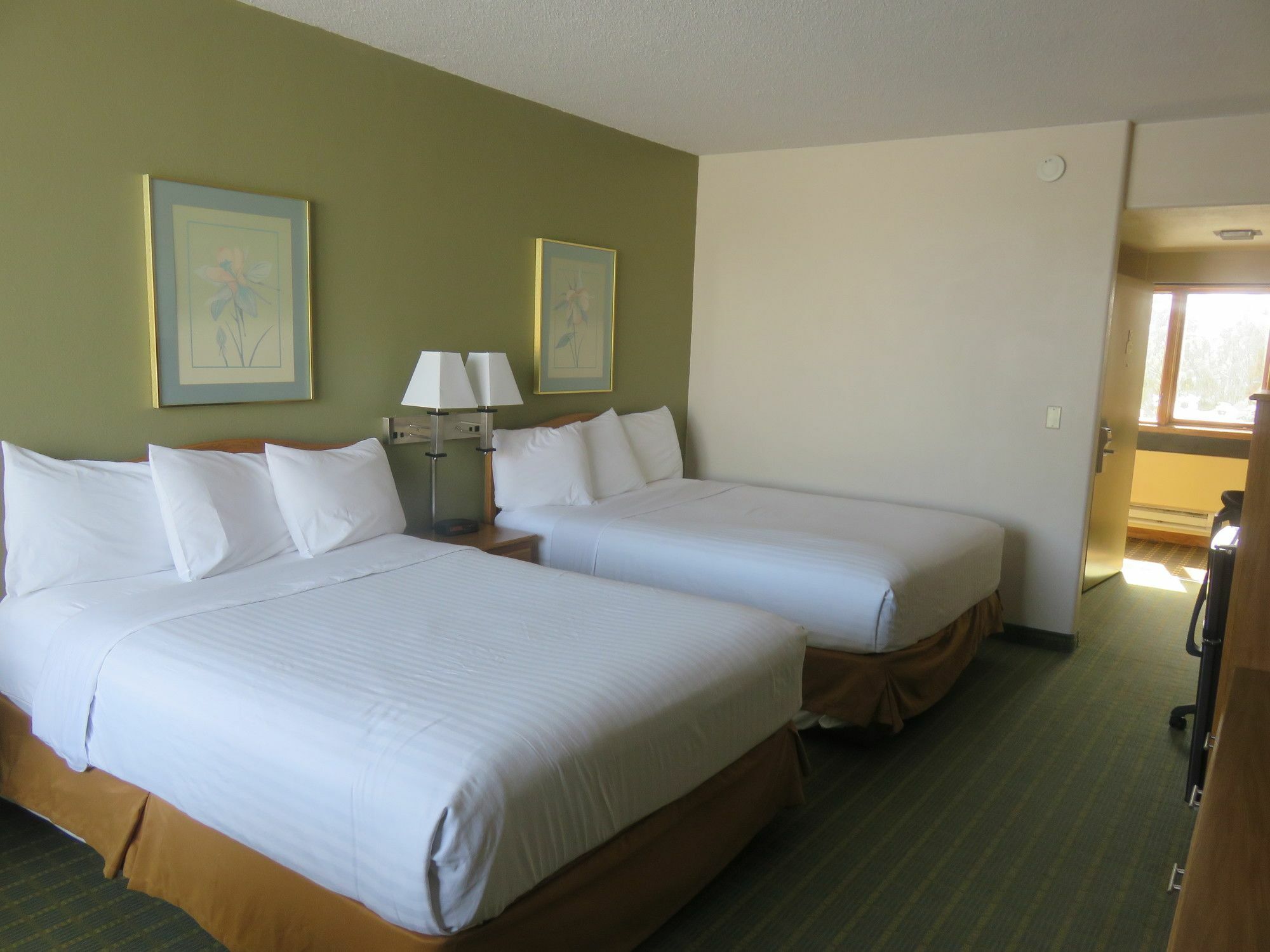 Baymont By Wyndham Fargo Hotel Exterior photo