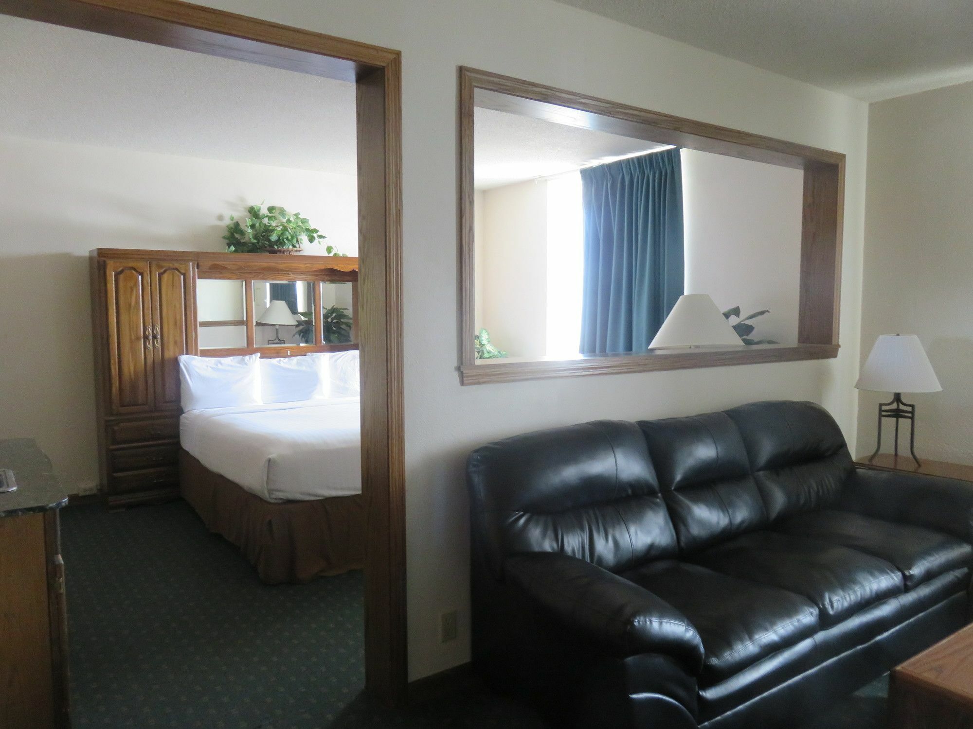 Baymont By Wyndham Fargo Hotel Exterior photo